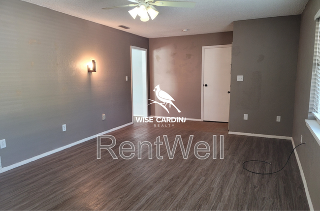 Building Photo - 1503 S School Ave