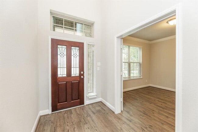 Building Photo - 207 Denfield Ct