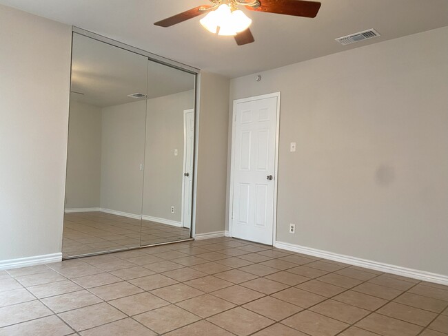 Foto del edificio - 8303 Meadow Fire St