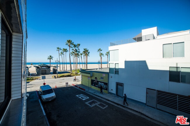 Foto del edificio - 8 Brooks Ave
