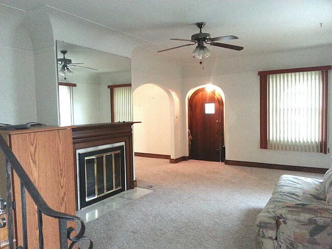 Building Photo - 2458 Greenbriar Rd
