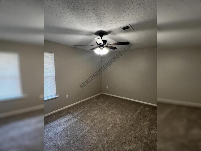 Foto del edificio - 15 Pinecrest Ln