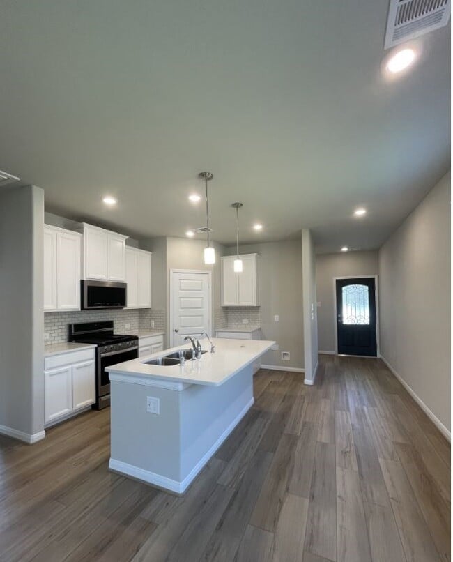 Building Photo - 7052 Silverleaf Oak St