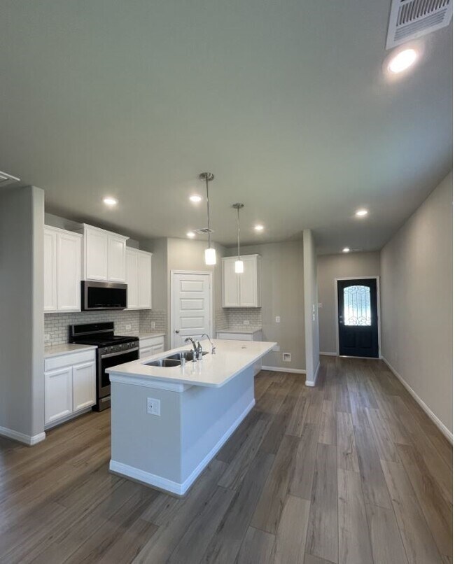 Foto del edificio - 7052 Silverleaf Oak St