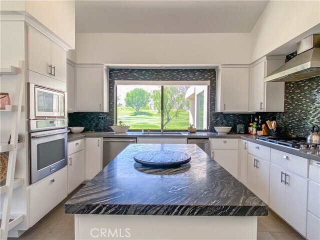 Foto del edificio - 54877 Inverness Way