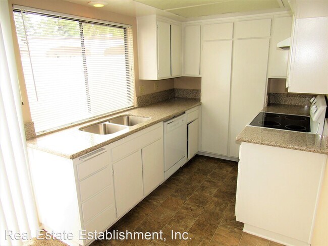 Building Photo - 3 br, 1.5 bath House - 406 N. Via Roma