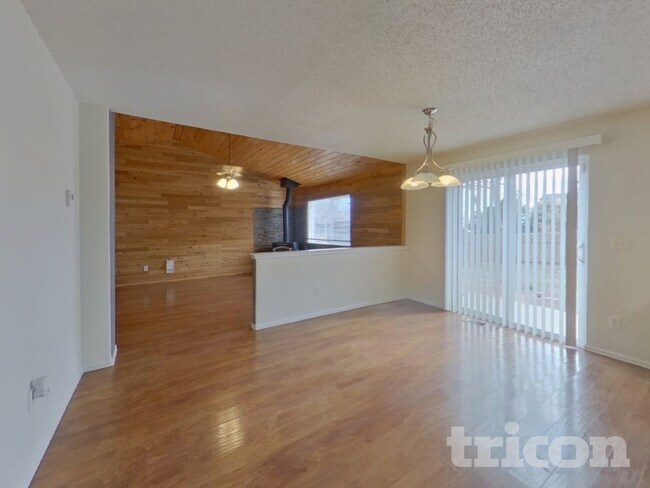 Foto del edificio - 5504 Vermillion Bluffs Dr