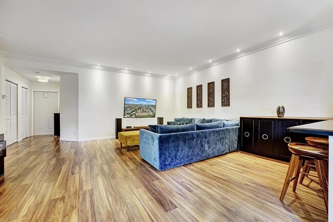 Building Photo - 6555 Via Regina