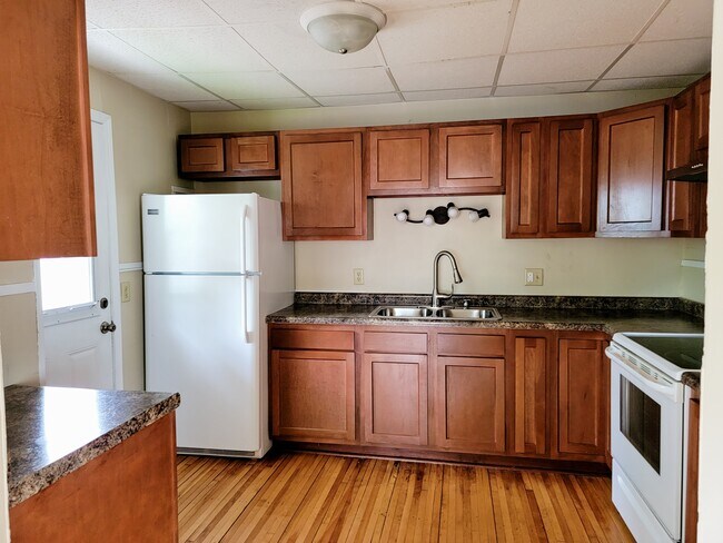 Foto del edificio - 623 Deyo Ave