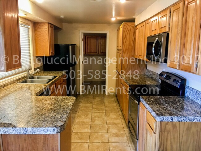 Building Photo - Charming Single Level Home