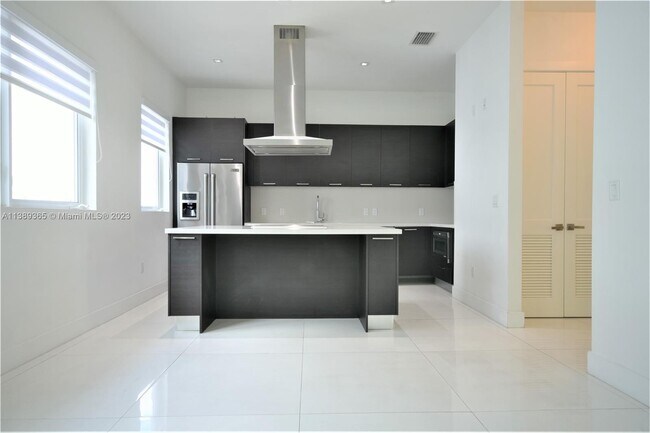 Foto del edificio - 9165 NW 33rd St