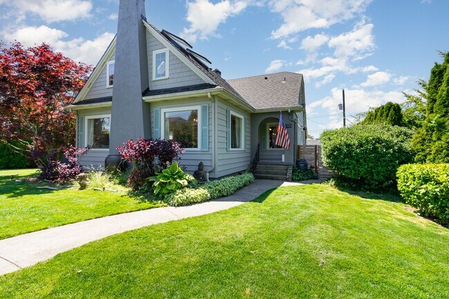 Foto del edificio - 1525 45th Ave SW