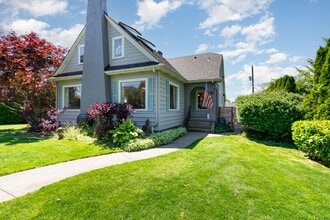 Building Photo - 1525 45th Ave SW