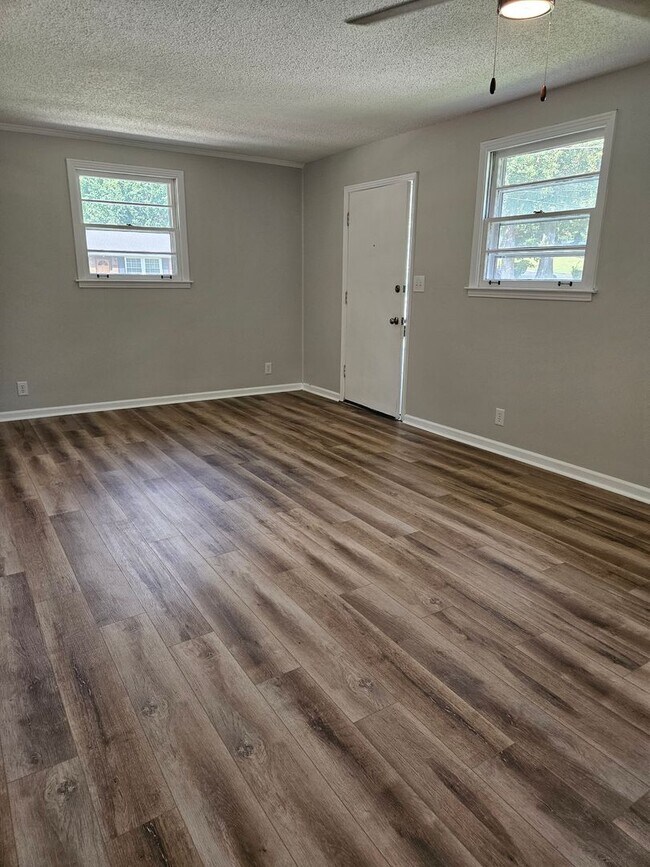 Building Photo - Paradise Hill 1516,1518,1520
