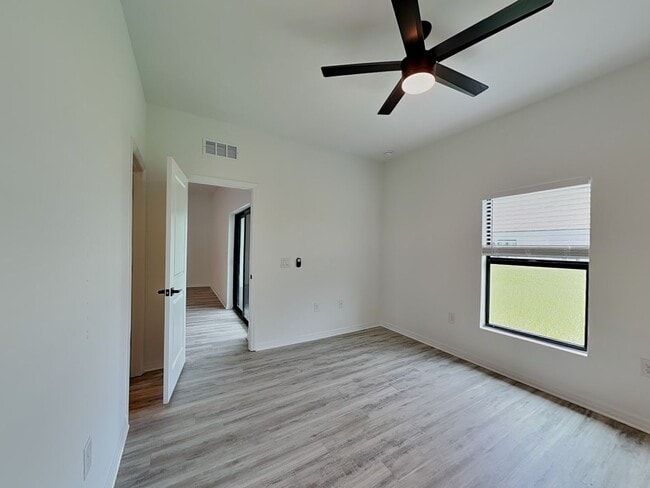 Foto del edificio - 4911 28th St SW