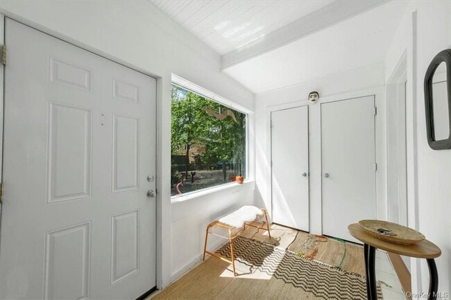 Building Photo - 25 King St