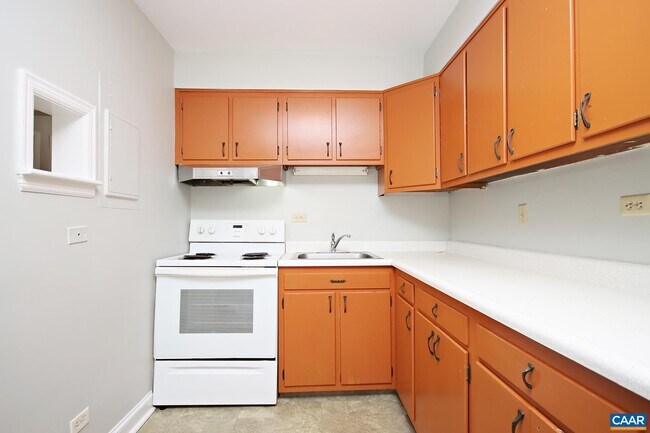 Building Photo - 2114 Ivy Rd
