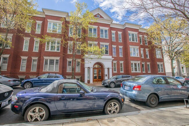 Foto del edificio - Amazing 1 BR/1 BA Condo in Dupont Circle!