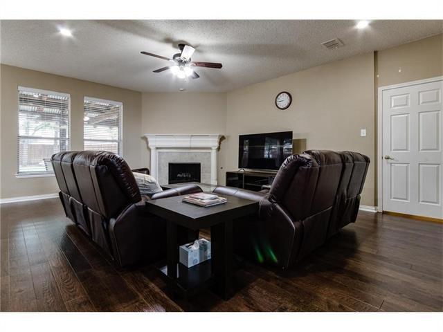 Foto del edificio - 7804 Quiet Meadow Ln