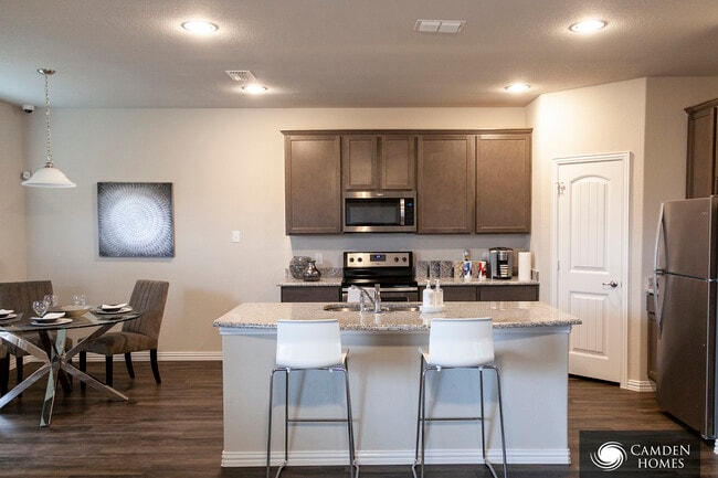 Building Photo - 675 Pinnacle Dr
