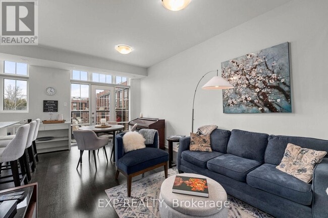 Building Photo - 2-302 Linsmore Pl