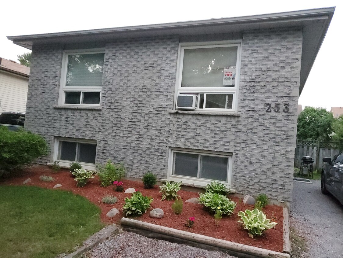 Primary Photo - 253 Middlefield Rd