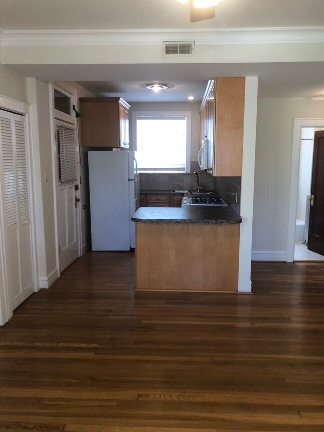 Foto del edificio - 4829 N Rockwell St