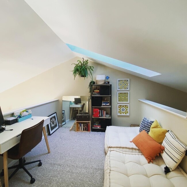 Building Photo - 230 S Cedar St