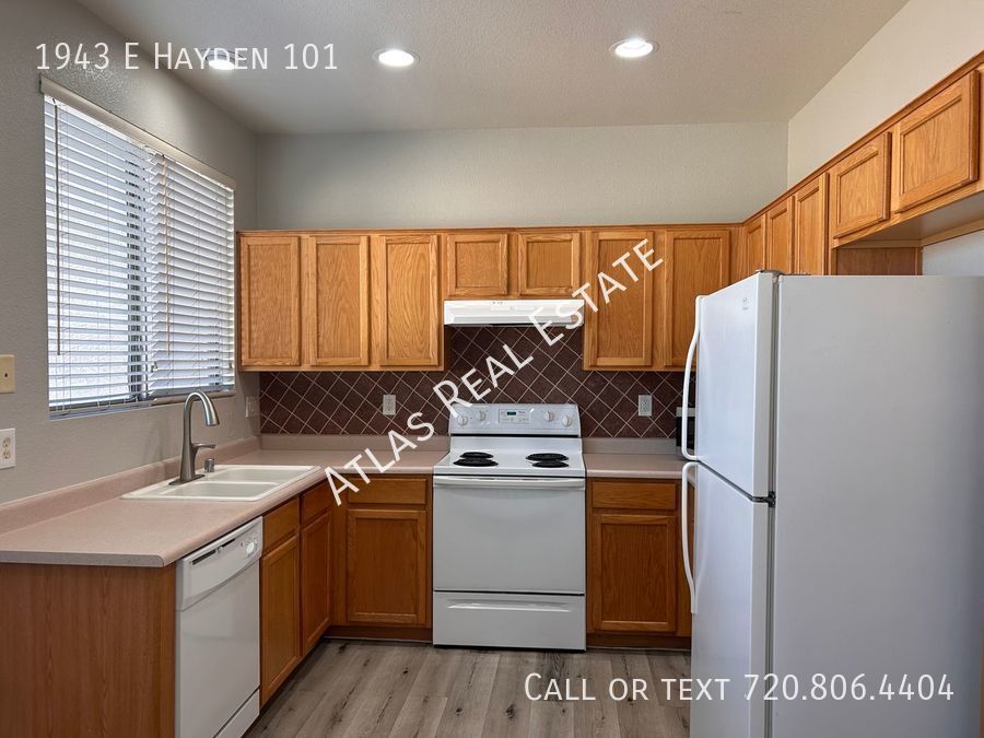 Primary Photo - AVAILABLE!! 2 Bedroom 2 1/2 Bathroom Condo...