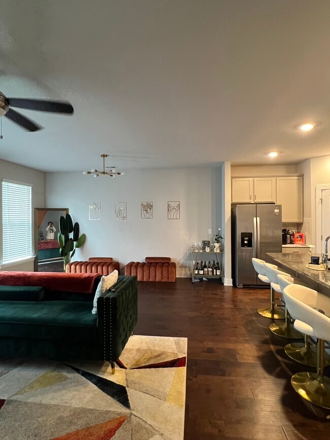 Extended living room / dining room - 1391 Heights Park Dr SE
