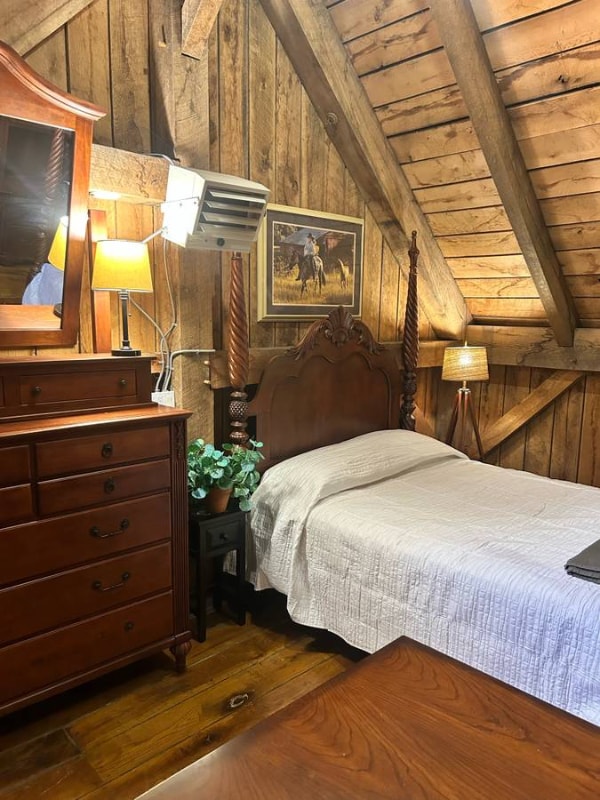 Foto del edificio - 155 Madrone Ave