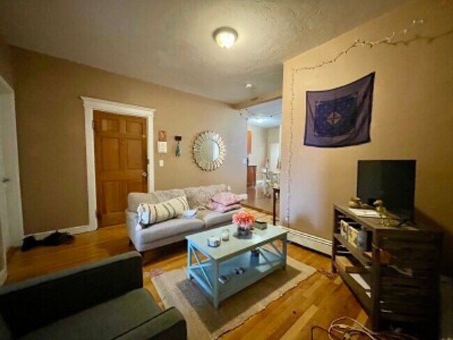 Foto del edificio - 8 Glenville Ave
