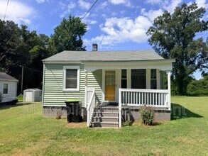 Building Photo - 2060 Julia Ave