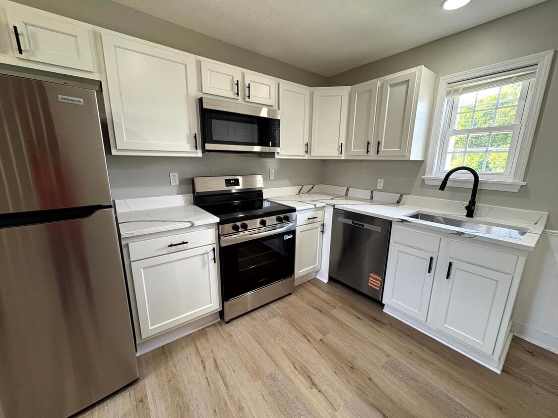 Primary Photo - Cute 2 Bedroom / 1.5 Bath home in Penn Tra...