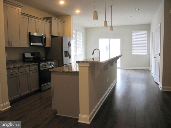 Building Photo - 7111 Tyndale Way