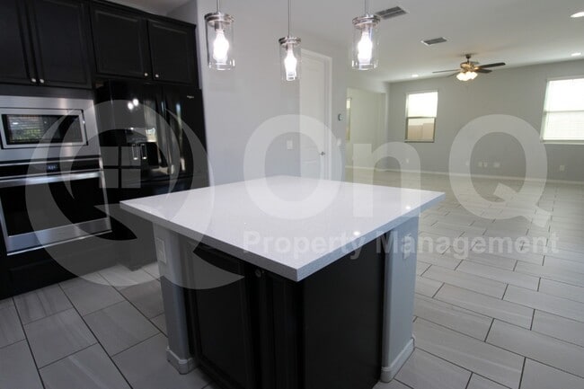 Building Photo - 2092 E Lantana Dr
