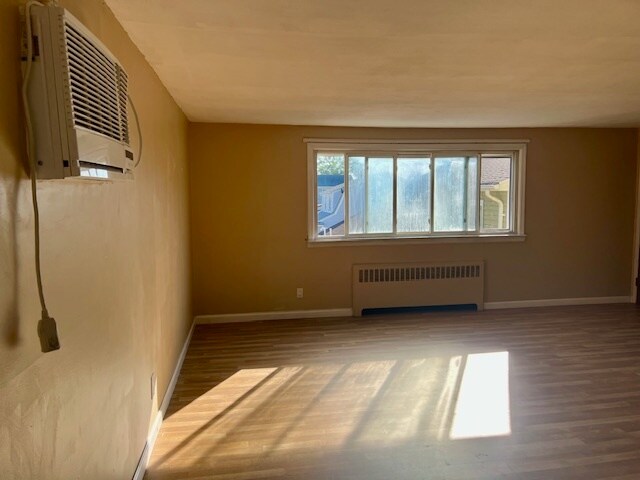 Dining /Living combo - 130 Baisley Ave