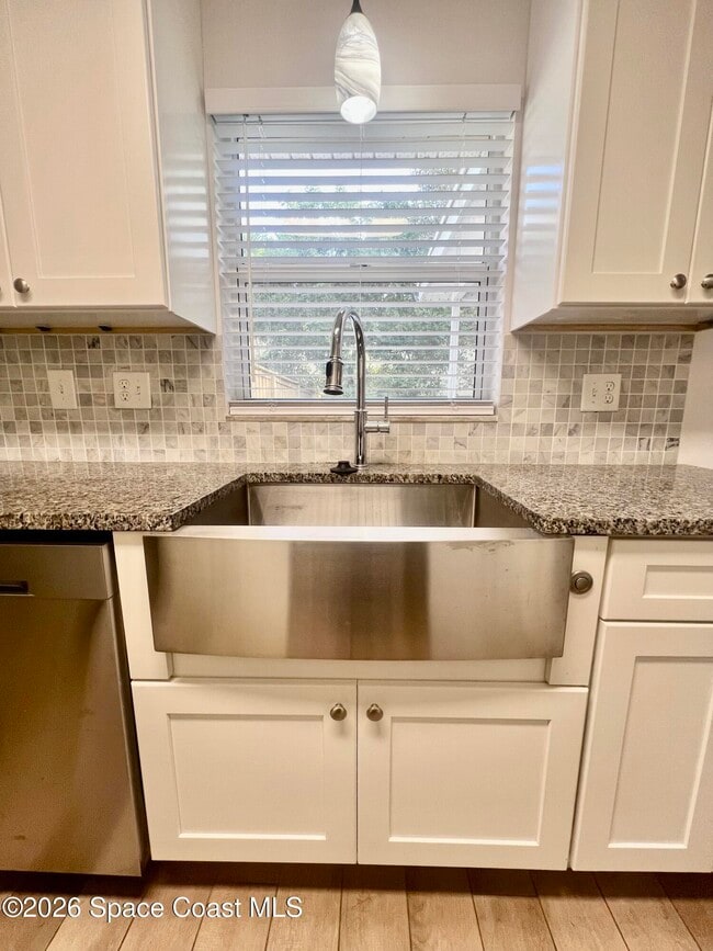 Building Photo - 121 3rd Ave