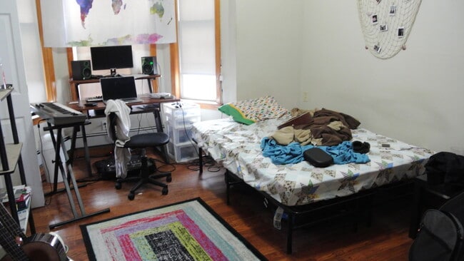 Building Photo - 453 Cambridge St