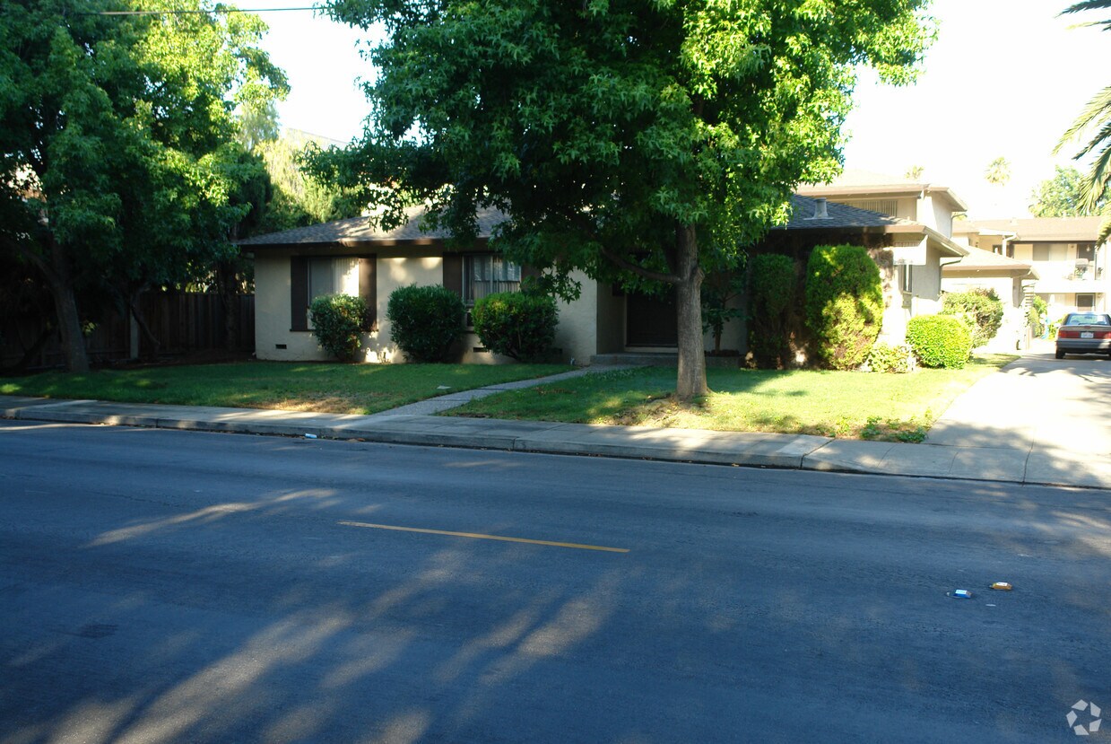 Building Photo - 1229 Henderson Ave