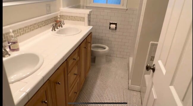 Foto del edificio - 6154 Aura Ave