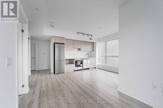 Building Photo - 395 Bloor St E