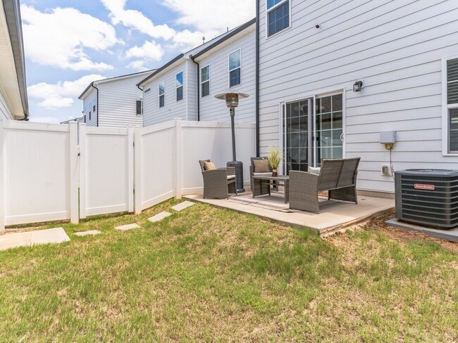 Foto del edificio - 3 Bedroom Townhome in Gastonia
