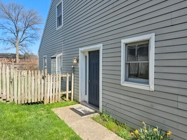 Building Photo - 391 E Jackson St