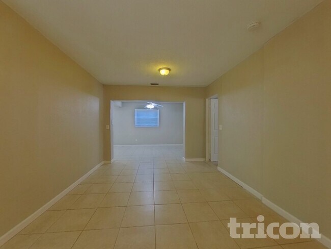 Foto del edificio - 15375 Hopedale Ln