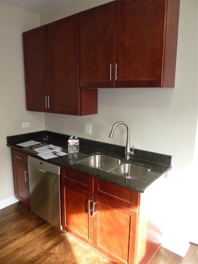 Foto principal - 6730 S Merrill Ave