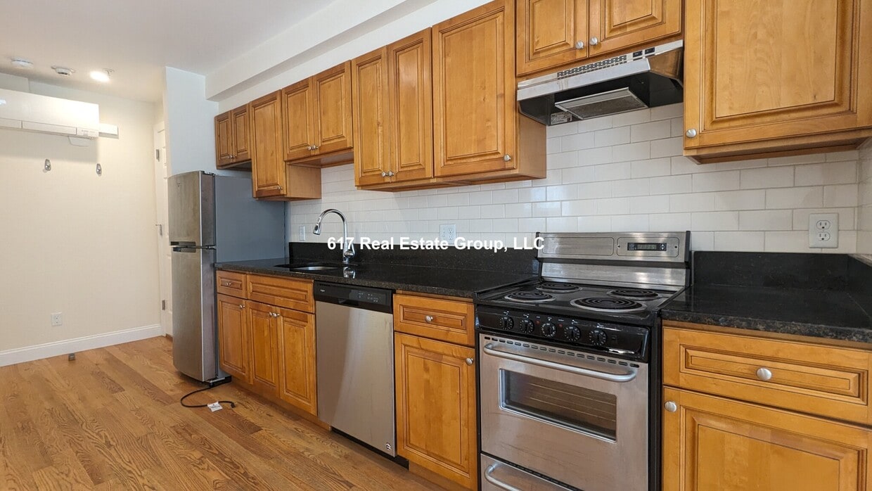 Primary Photo - 379 Harvard St