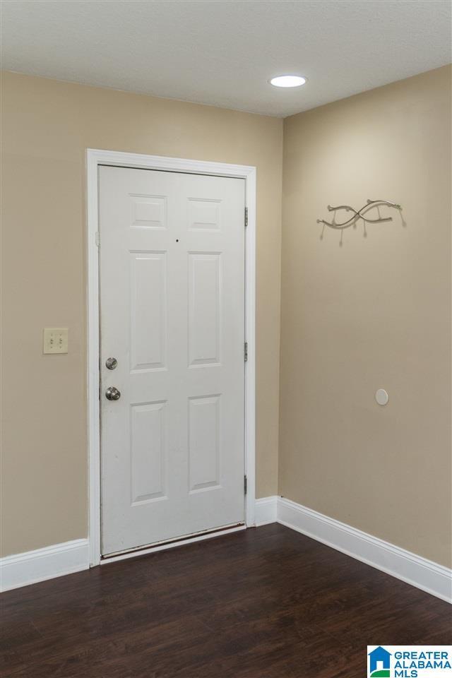 Building Photo - 922 Penny Ln