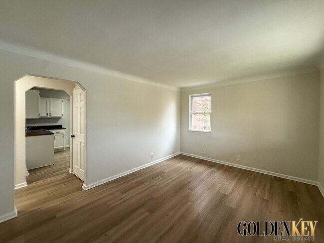 Foto del edificio - 3 Bed 1 Bath Lincoln Park Home