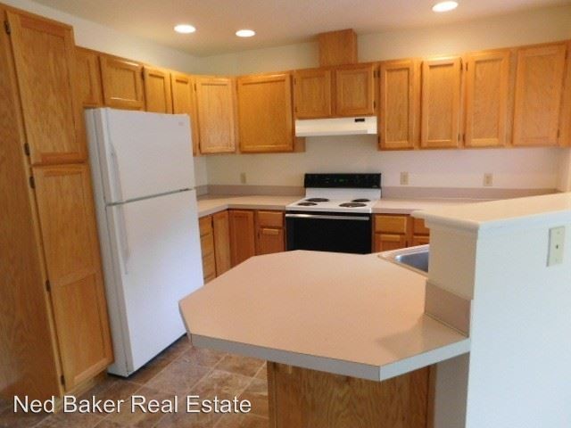Foto del edificio - 673-675-675 Pinehurst Ave NE
